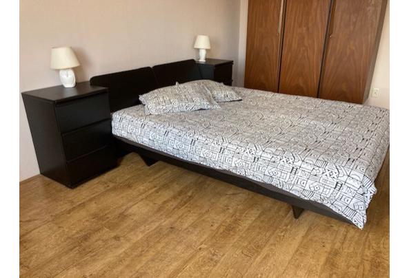 2-pers bed in zwart hout met nachtkastjes - thumbnail_IMG_3443