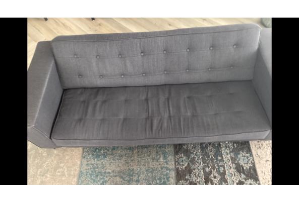 3-zits bank, grijs, geen slijtplekken of kapot. Breedte 220 cm - EE51675C-6575-4176-B745-B3A030976C9D