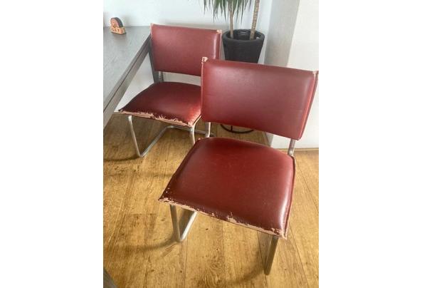 4 kunstleren eetkamerstoelen (deels beschadigd)  - eetkamerstoelen