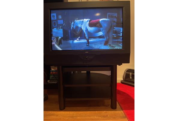 Loewe Avensis Televisie met bijpassende  televisietafel - 20211123_160424954_iOS