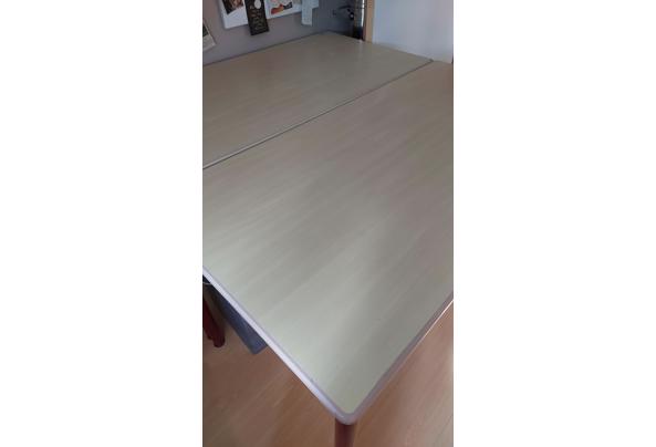 2 stevige tafels 70 bij 1.40 - 20251010_122215