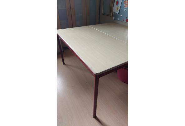 2 stevige tafels 70 bij 1.40 - 20251010_122712