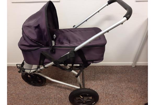 Gebruikte sportieve complete kinderwagen - 16738788405463289177819145620273