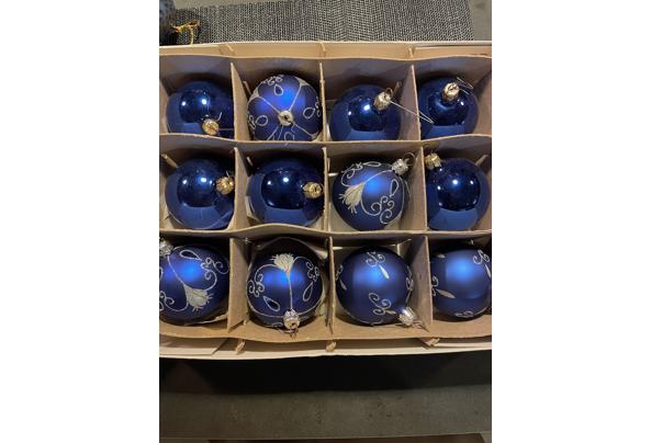 Kerstballen 6cm doorsnee, koningsblauw, drie verschillende - IMG_4759 Kerstballen 6cm doorsnee, koningsblauw, drie verschillende - IMG_4759
