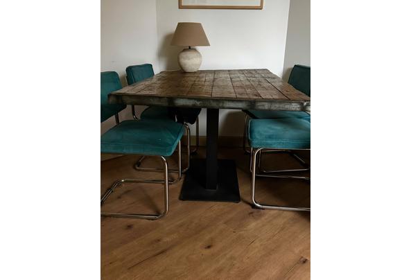 Houten tafel met ijzeren onderstel - 357d3cdb-d9c6-4f07-9b89-97e44b6b1ff9