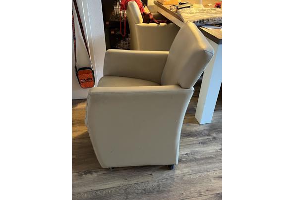 vier skai eetkamerstoelen op wielen - IMG_7230