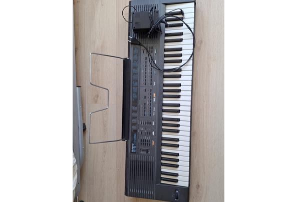 Roland Keyboard  - 17367657837716910886446216253332