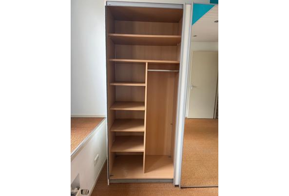 Grote kledingkast - bf09ce73-e34e-403d-8029-ab149819ee97