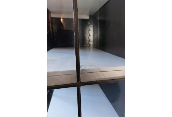 Hoge vitrinekast met glas-in-lood in hoogglans zwart - kast-3