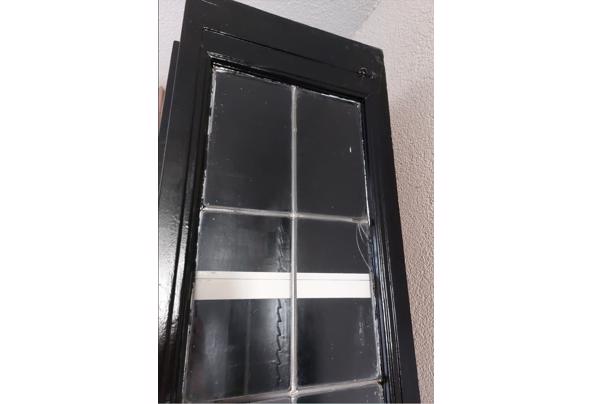 Hoge vitrinekast met glas-in-lood in hoogglans zwart - kast-4