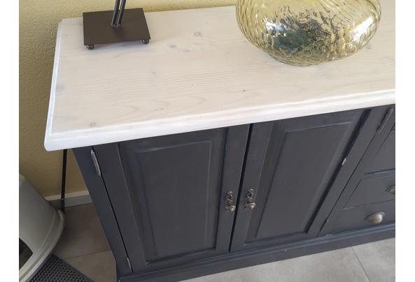 Mooi en praktisch dressoir, bovenkant licht, onderkant donker - dressoir-03