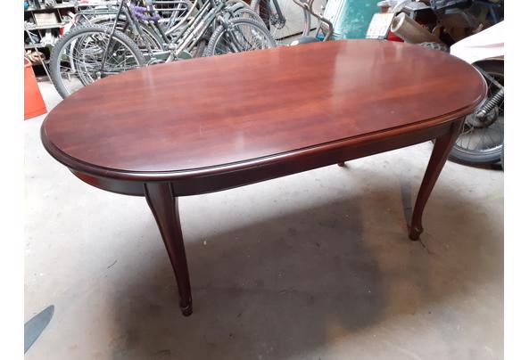 Mooie ovale houten salontafel met sierpoten - 2021-03-13-11-34-35