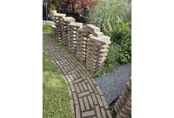 180 gebruikte stoeptegels 30 x 30 - 20260604_175921