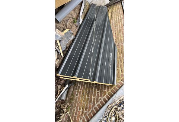 Oud ijzer: wasmachine, sandwich panelen, ijzer en loodflap - 1637F950-D8D8-4381-BBF8-BF648F5777BD