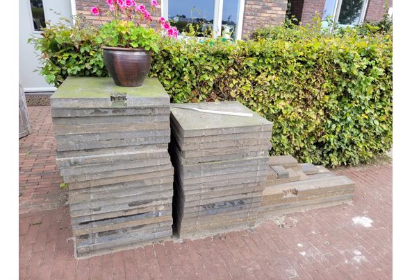 Donkergrijze beton tegels 60x60 - 20250920_122211