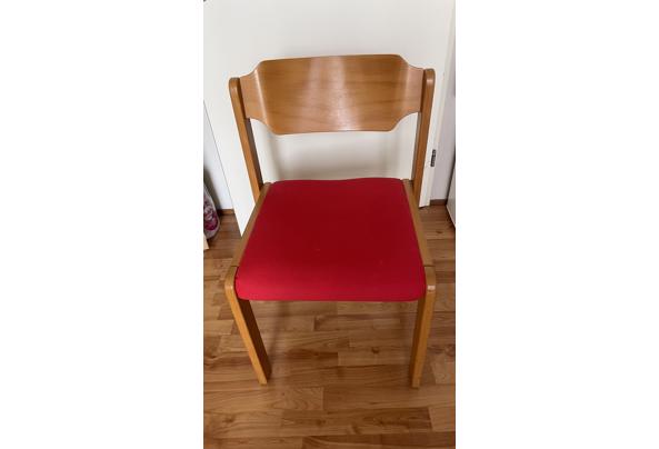 1 eetkamerstoel die overbodig is geworden. - 2DCC4EB0-6C97-446B-B847-4F84AD21C47D_1_201_a