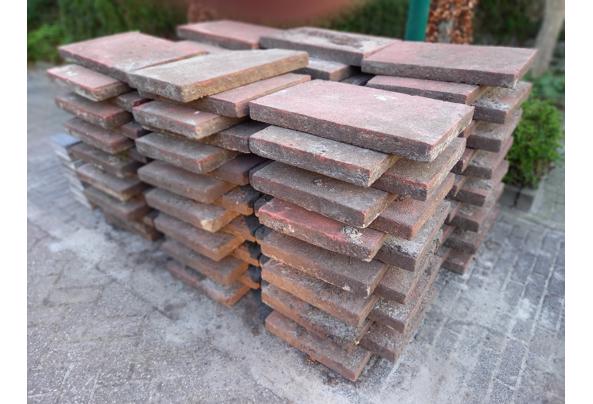 Terrastegels rood 60x40 en tegels zwart 20x20 - 20220315_172104