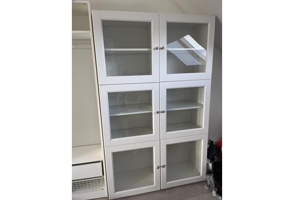 Witte Ikea kasten (2 stuks) met glazen deuren - image