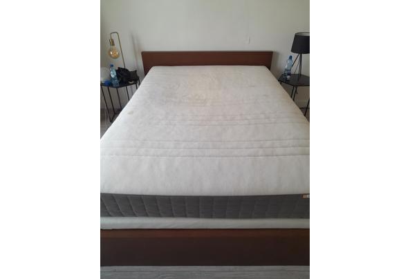 Bed (Inclusief bedframe, lattenbodem en 2x matras) 140x200 - 20240430_092229