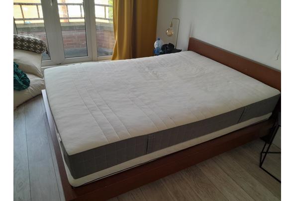 Bed (Inclusief bedframe, lattenbodem en 2x matras) 140x200 - 20240430_092236