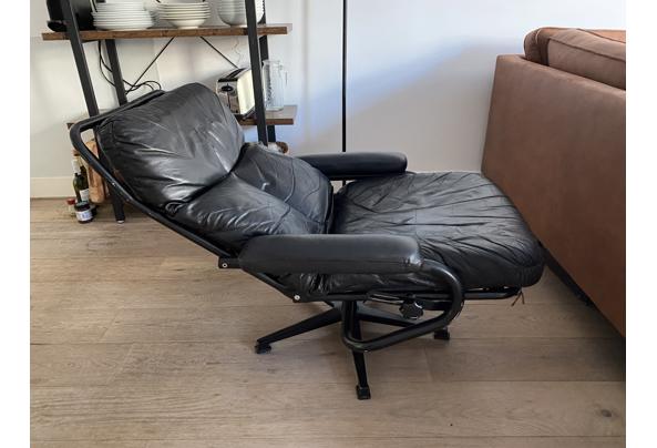 Zwarte salon stoel, verstelbare rug - 3DEFF8F8-07DF-4384-BCF9-E7E42E9E5A83