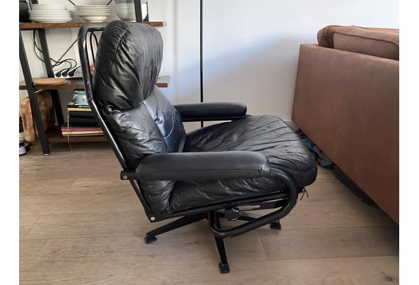 Zwarte salon stoel, verstelbare rug - A8C26859-778D-43F1-A9D9-2D2DCDB18633