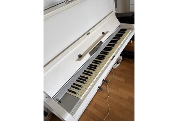 Ritter Halle piano, wit, functioneert goed, lang niet gestemd maar geen ontstemde tonen. - IMG_3107