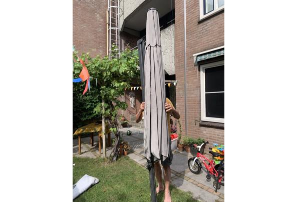 Parasol met vaste voet - IMG_7286