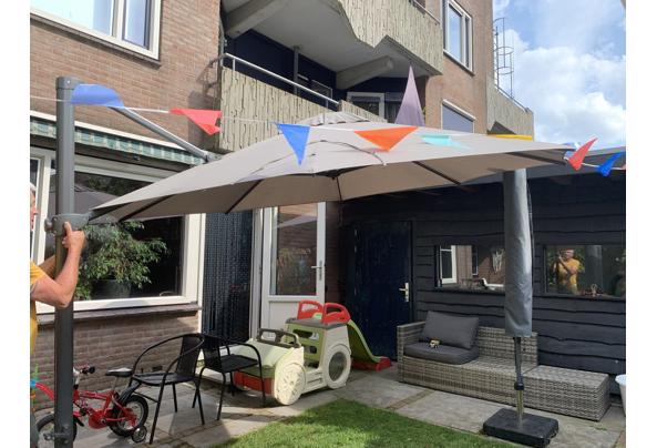 Parasol met vaste voet - IMG_7288