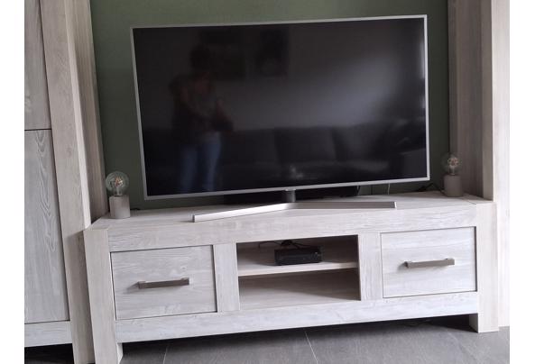 2 mooie wandkasten en tv meubel. Alleen af te halen op zaterdag 19 of zondag 20 juli.  - 20250714_120618