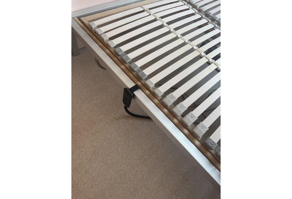 2 elektrisch verstelbare lattenbodems en 2 matrassen - IMG_5869