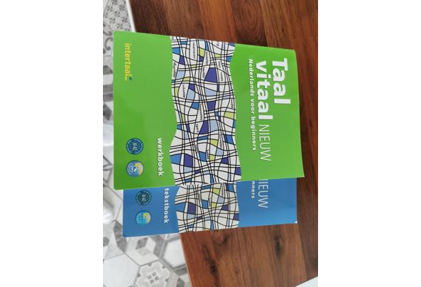 Taal Vitaal tekstboek en toetsenboek - IMG_20250808_115214