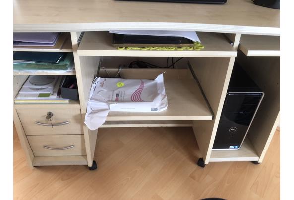 Computer hoekbureau - 02F60406-0852-43CC-AC90-3739CC9B32CD
