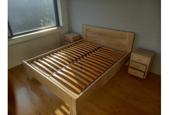 Tweepersoonsbed met 2x nachtkast - 20250619_074423