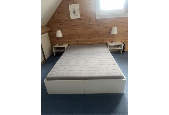 Prima wit houten bed 140 X 200 cm met 2 nachtkastjes. - IMG_3613