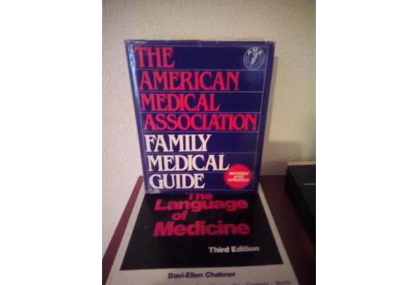 Engelstalige medische naslagwerken - Family-Medical-Guide