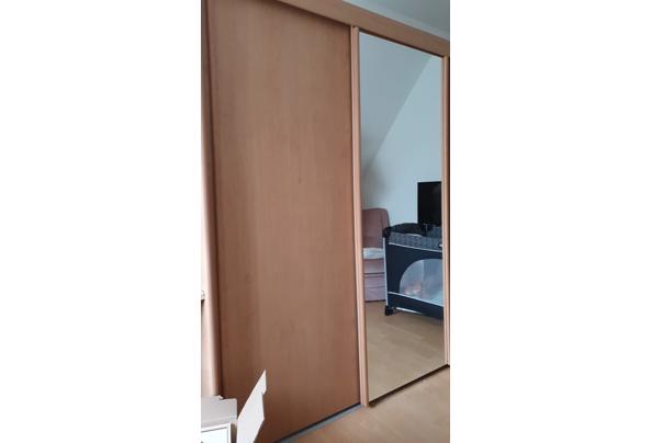 Moderne hang- legkast slaapkamer, beukenhout kleur met spiegeldeur - kast-IMG-20220726-WA0027