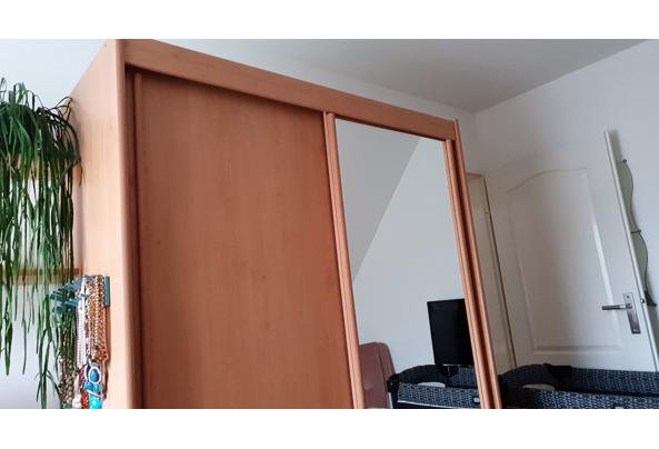 Moderne hang- legkast slaapkamer, beukenhout kleur met spiegeldeur - kast-IMG-20220726-WA0029