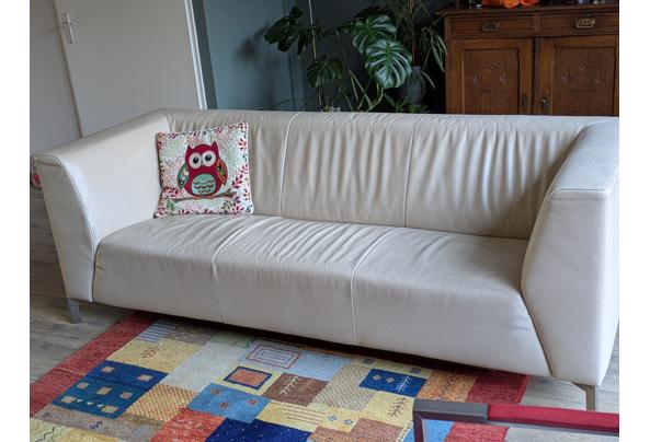 Witte leren bank - 3 zits - PXL_20260218_135010843-PORTRAIT-ORIGINAL