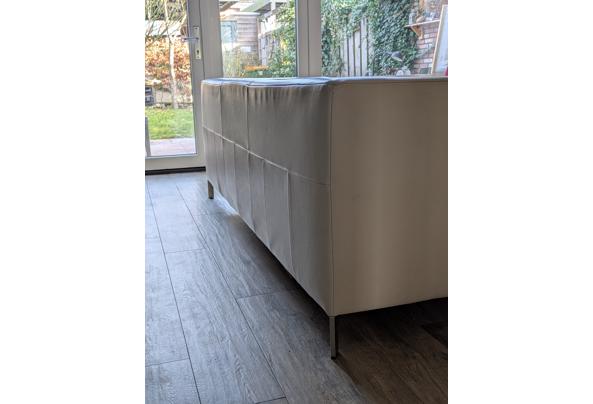 Witte leren bank - 3 zits - PXL_20260218_135142264-PORTRAIT-ORIGINAL