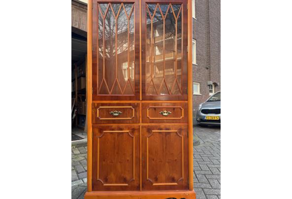 VINTAGE Antieke elegante houten vitrinekast - 25EEED29-B62E-4B0E-922D-55D495BE807D