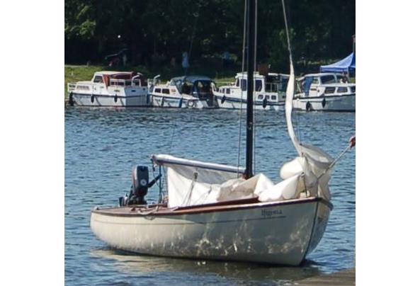 Zeilboot met trailer en buitenboordmotor - WhatsApp-Image-2026-06-07-at-21-21-43-(2)