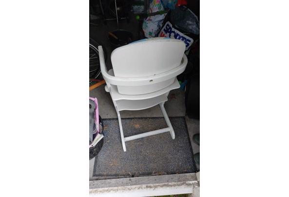 Kinderstoel zonder plastic zitje - BEE38A0F-3DBE-41C1-A41A-055E17A3E68E