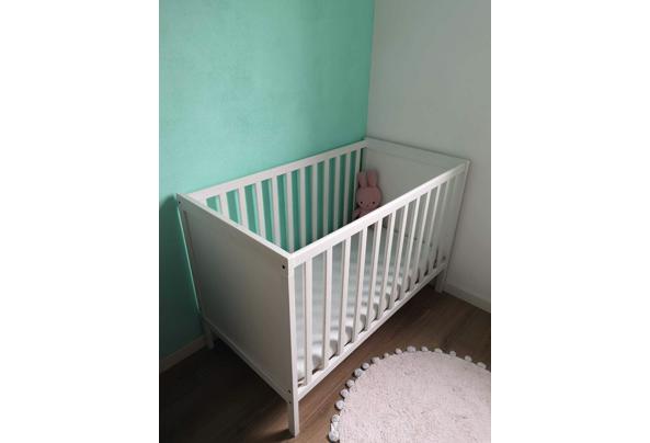 Babybedje wit 120 cm incl. matras en matrashoesjes - IMG-20231102-WA0015