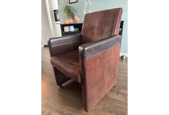 4 donkerbruine eettafelstoelen - stoel-1