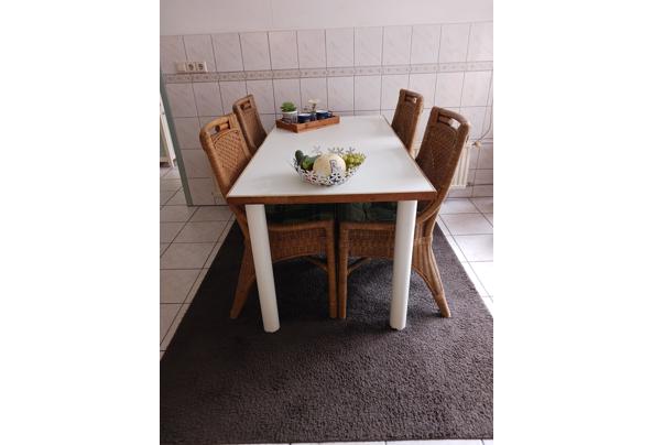Hoekbank, kasten,stoeltjes en complete eettafel.  - 20250728_160406