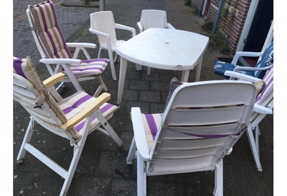 Comfortabele tuinset, ovale tafel  4 verstelbare stoele hoge rug met goede kussens en 3 stoelen lage rug - FA3D67DA-5D0C-49B0-A3FD-239A63A3A553