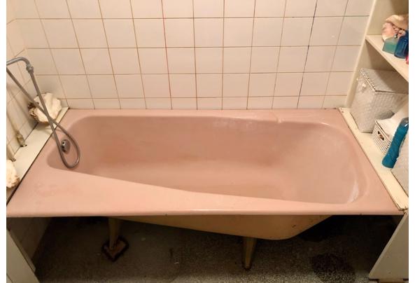 roze bad inbouw kan goed op zichzelf staan  - bad
