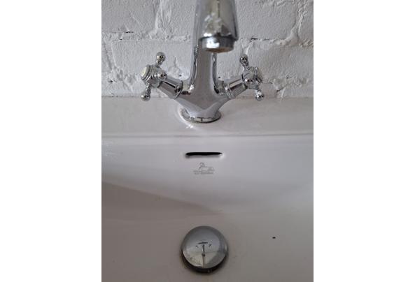 Wastafel met poot  - 20250802_150115