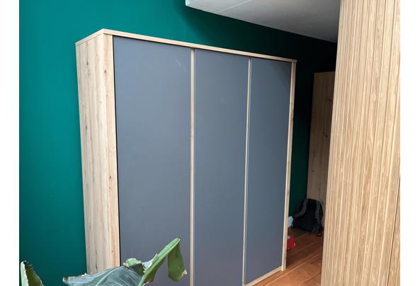 Kledingkast | 3-deurs | Grijs en Eiken | 166x53x197 cm - IMG_6680